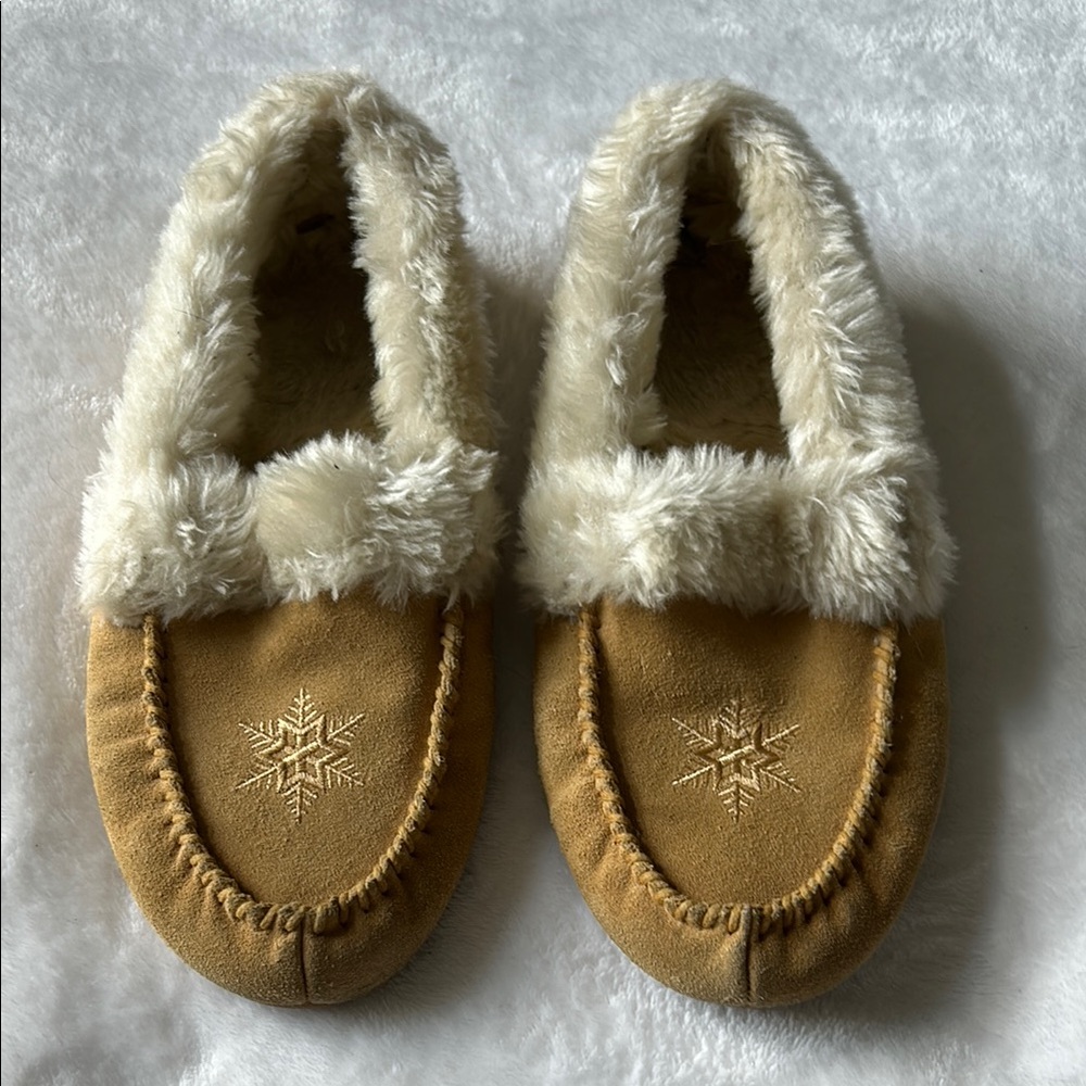Cozy Tan Women's Slippers - Picture 4 of 4